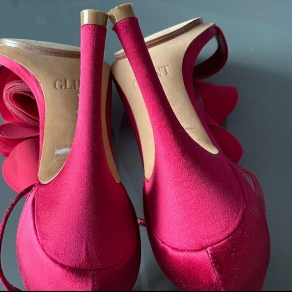 Glint satin heels 9.5  - Picture 2 of 6